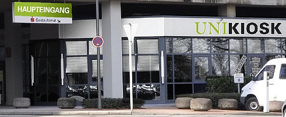 Das Bild zeigt den Uni Kiosk am Haupteingang der Bergischen Universität.
